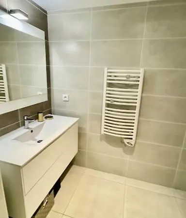 Hyper Parking Prive A 3 Min A Pied, Raphael Saint-Raphaël