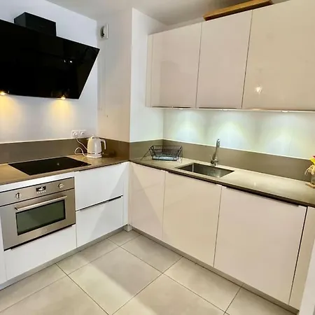 Appartamento Hyper Parking Privé à 3 Min à Pied, Raphael