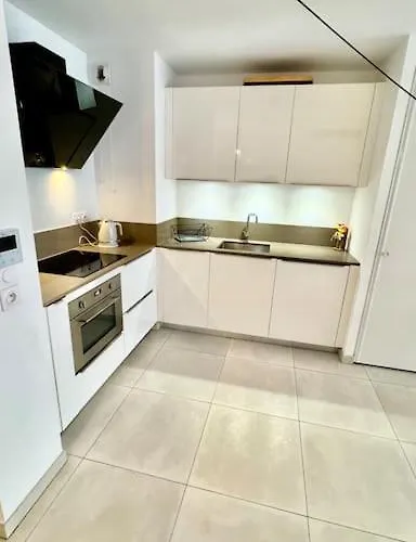 Hyper Parking Privé à 3 Min à Pied, Raphael * Saint-Raphaël