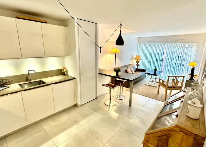 Appartamento Hyper Parking Privé à 3 Min à Pied, Raphael *